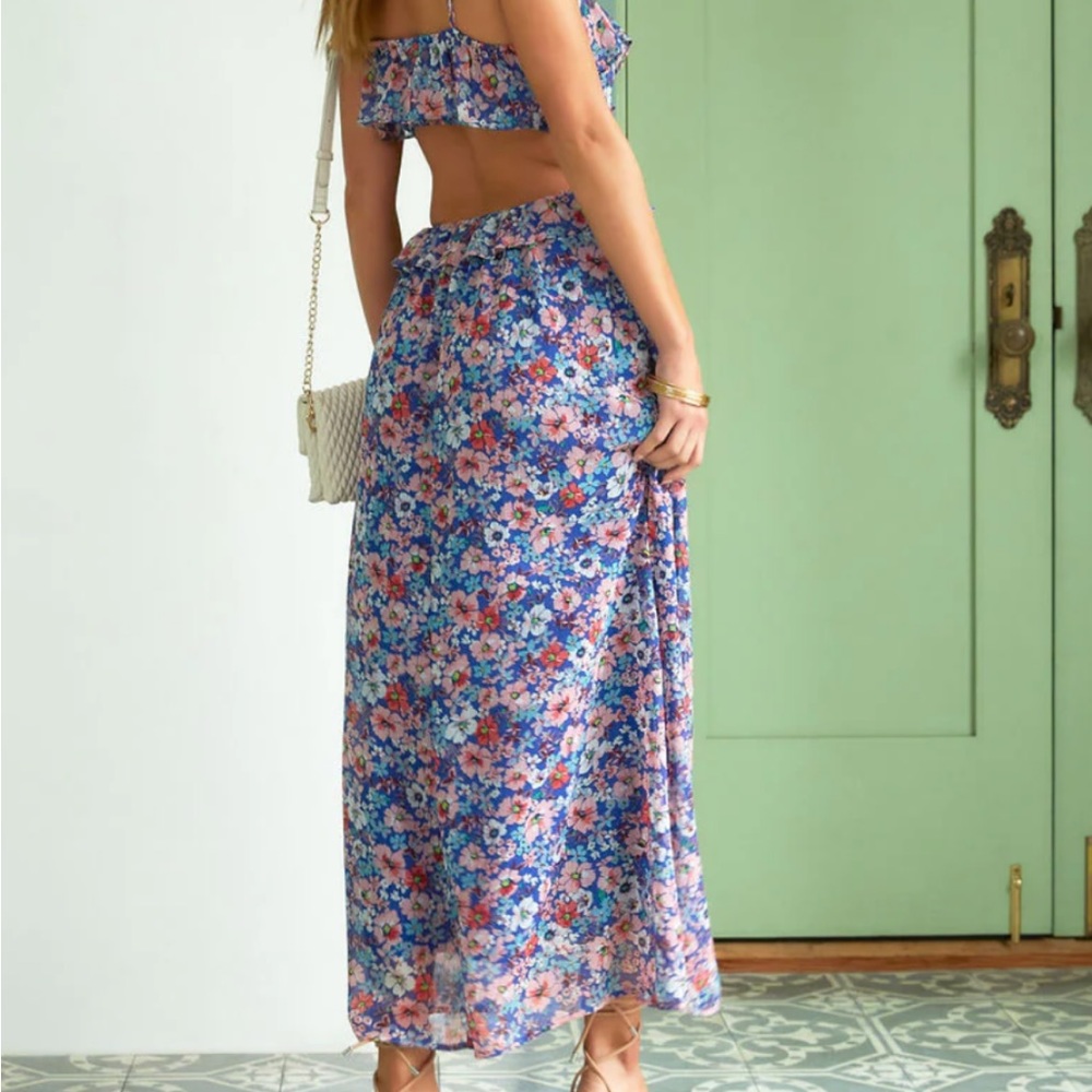 vici NAYA FLORAL CHIFFON CUTOUT MIDI DRESS - Picture 3 of 4